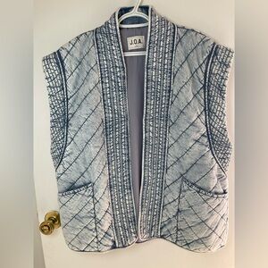 J.O.A. Women’s Quilted Open Front Vest in Light Blue and Navy Size L 100% Cotton